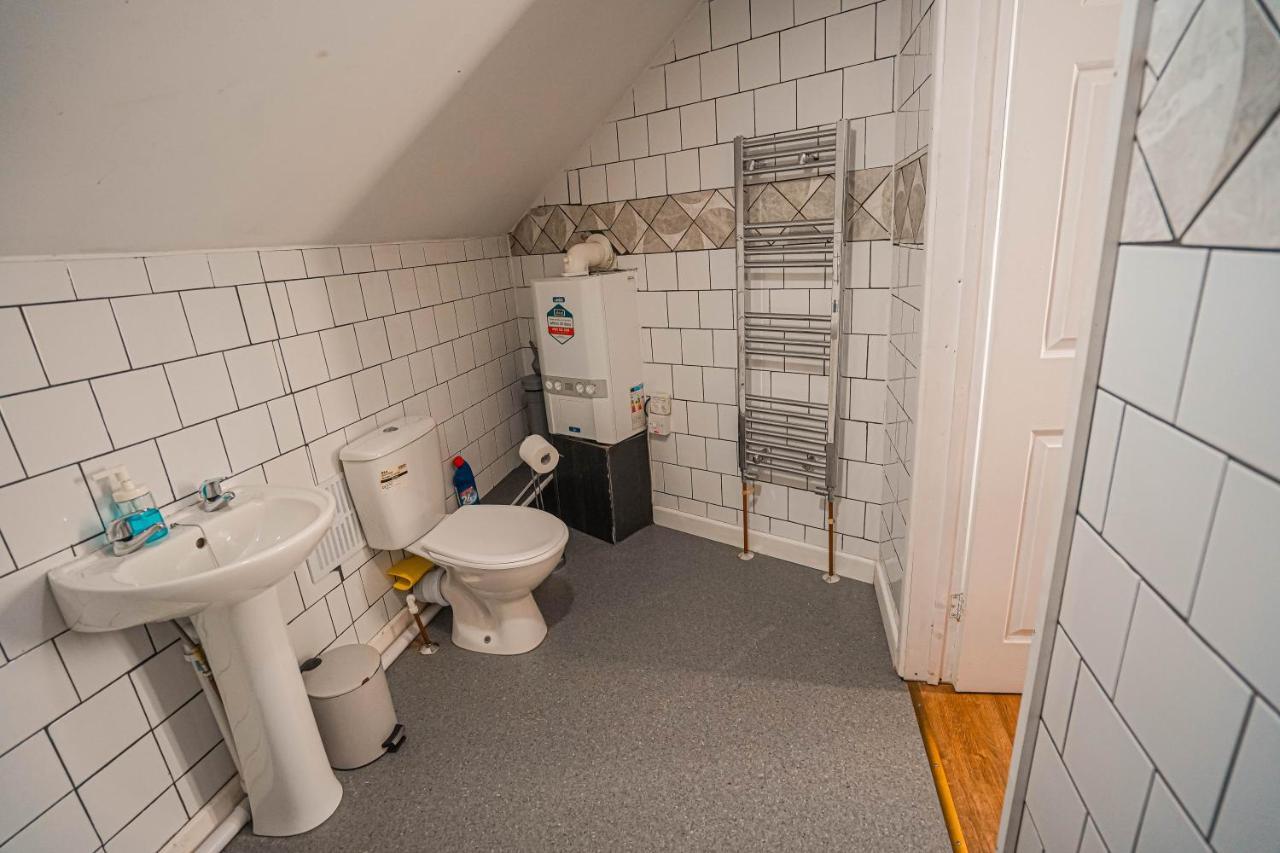 Private And Spacious 2 Bedroom House - Free Parking! Cardiff Exteriör bild