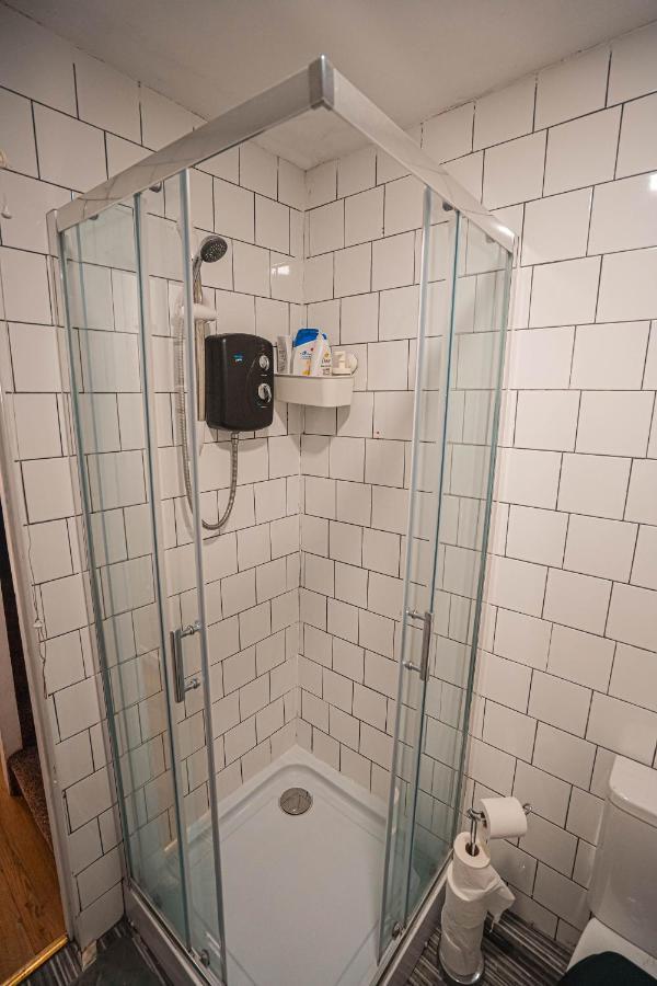 Private And Spacious 2 Bedroom House - Free Parking! Cardiff Exteriör bild
