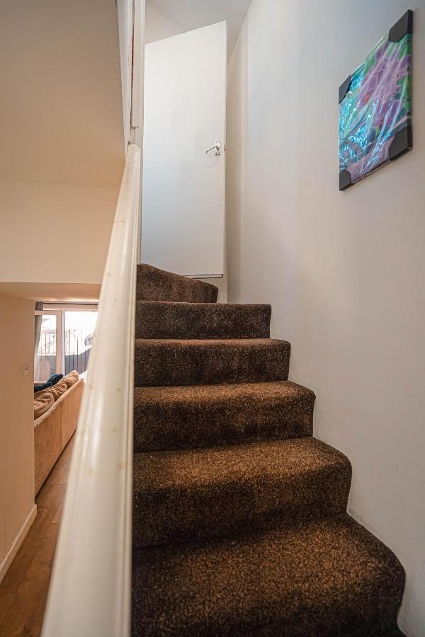 Private And Spacious 2 Bedroom House - Free Parking! Cardiff Exteriör bild