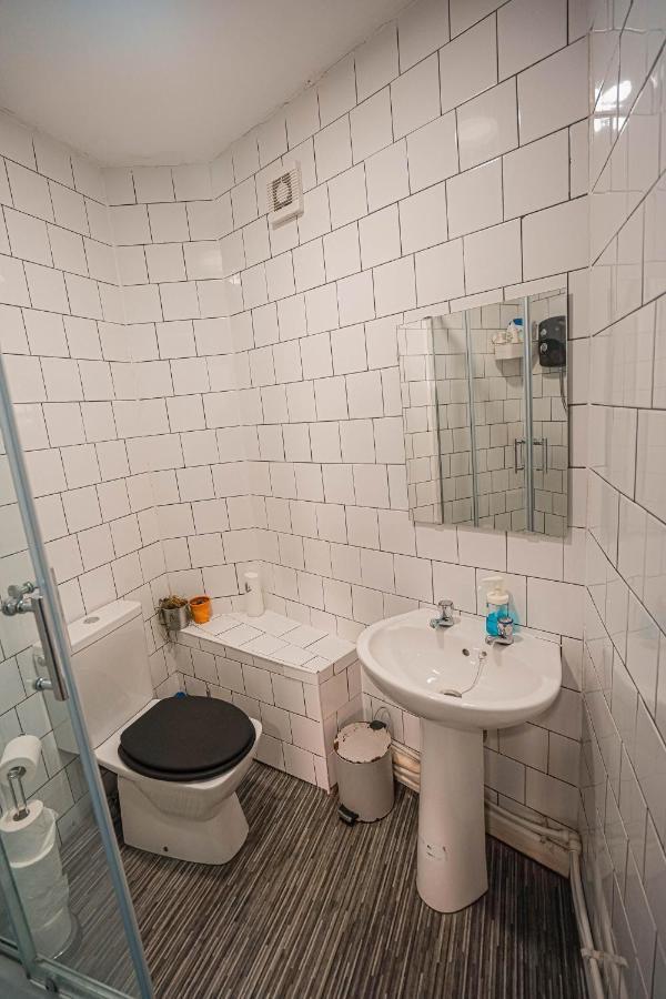 Private And Spacious 2 Bedroom House - Free Parking! Cardiff Exteriör bild