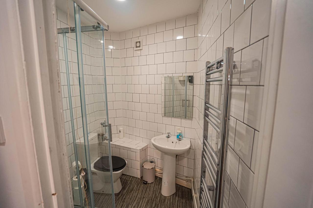 Private And Spacious 2 Bedroom House - Free Parking! Cardiff Exteriör bild