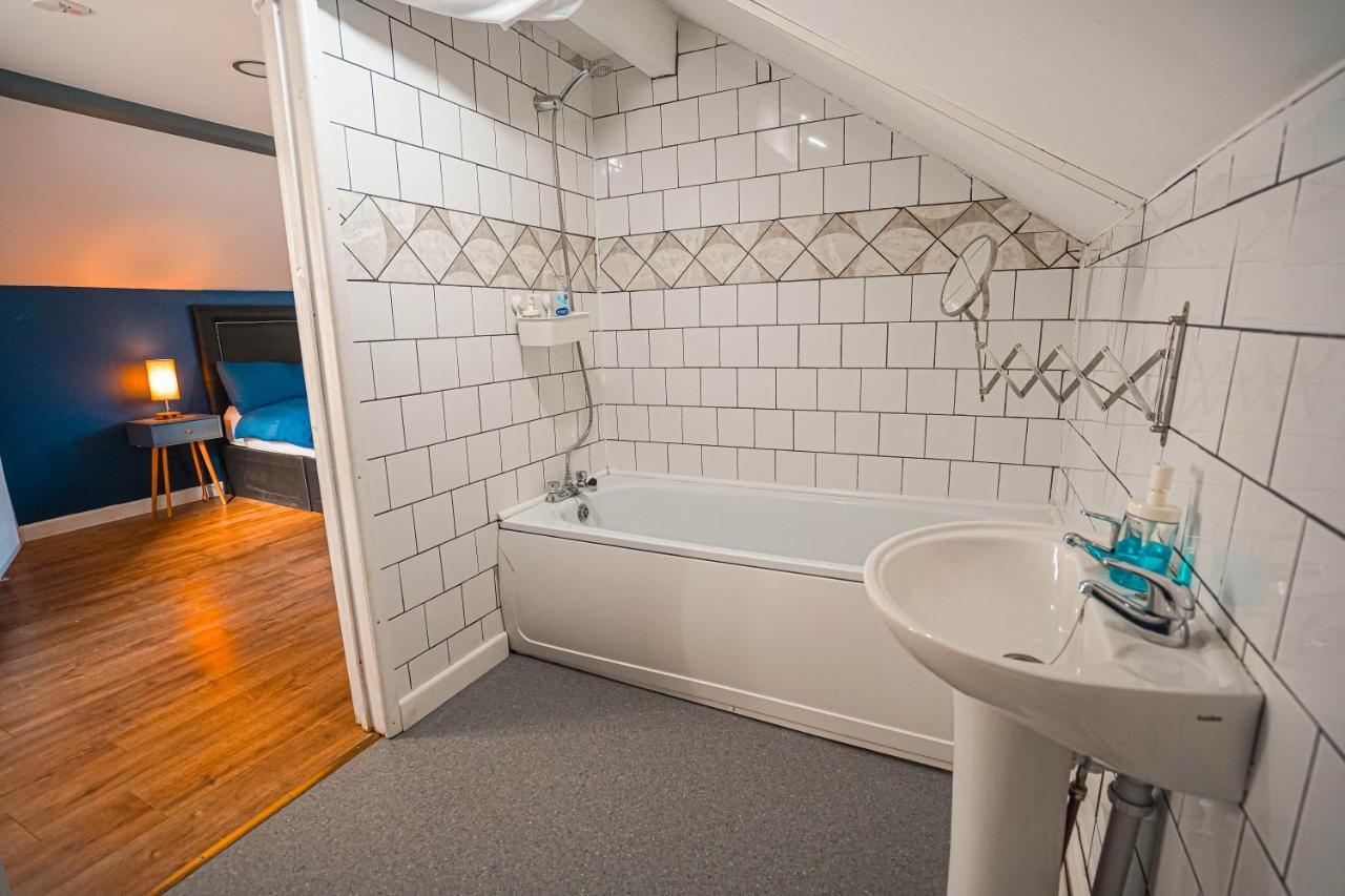Private And Spacious 2 Bedroom House - Free Parking! Cardiff Exteriör bild
