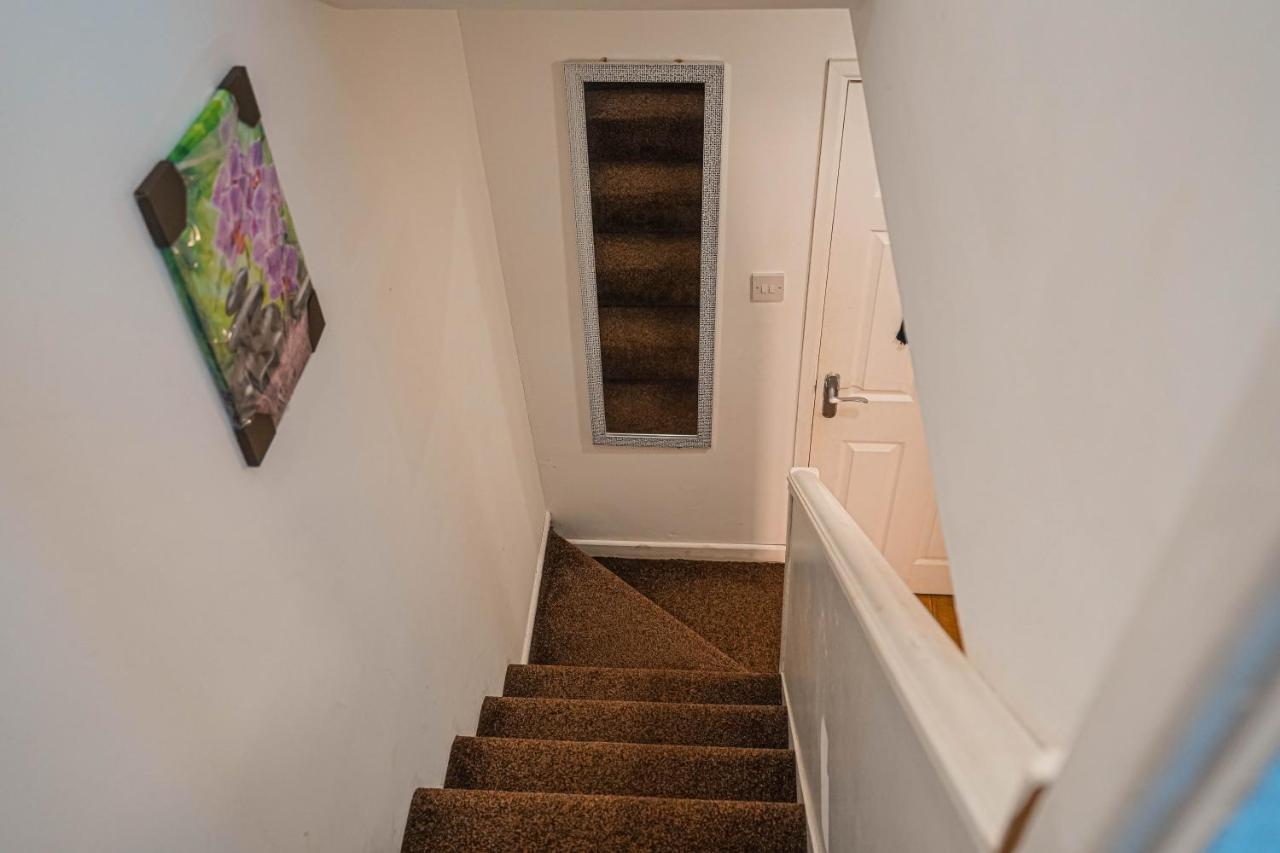 Private And Spacious 2 Bedroom House - Free Parking! Cardiff Exteriör bild