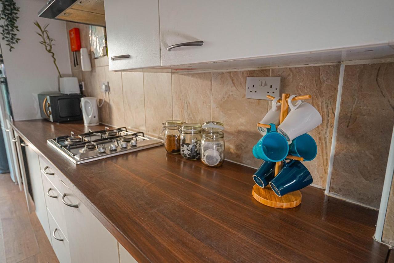 Private And Spacious 2 Bedroom House - Free Parking! Cardiff Exteriör bild