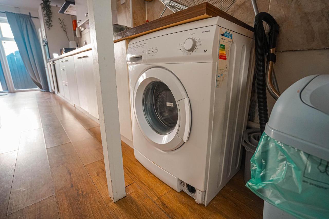 Private And Spacious 2 Bedroom House - Free Parking! Cardiff Exteriör bild